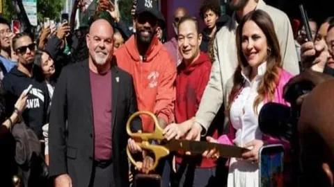 阿布切尔西出售后隐退球场，情牵蓝军心